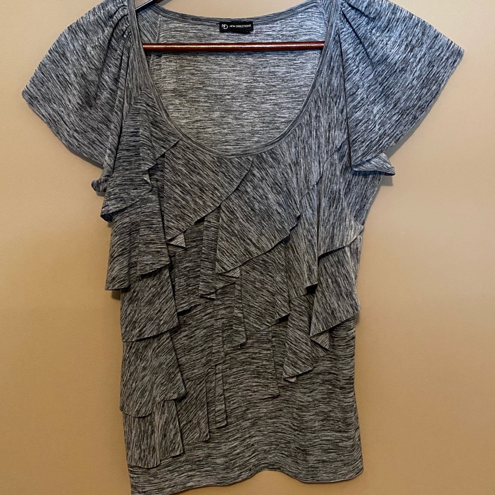 New Directions Ruffled Front Top - Picture 1 of 3